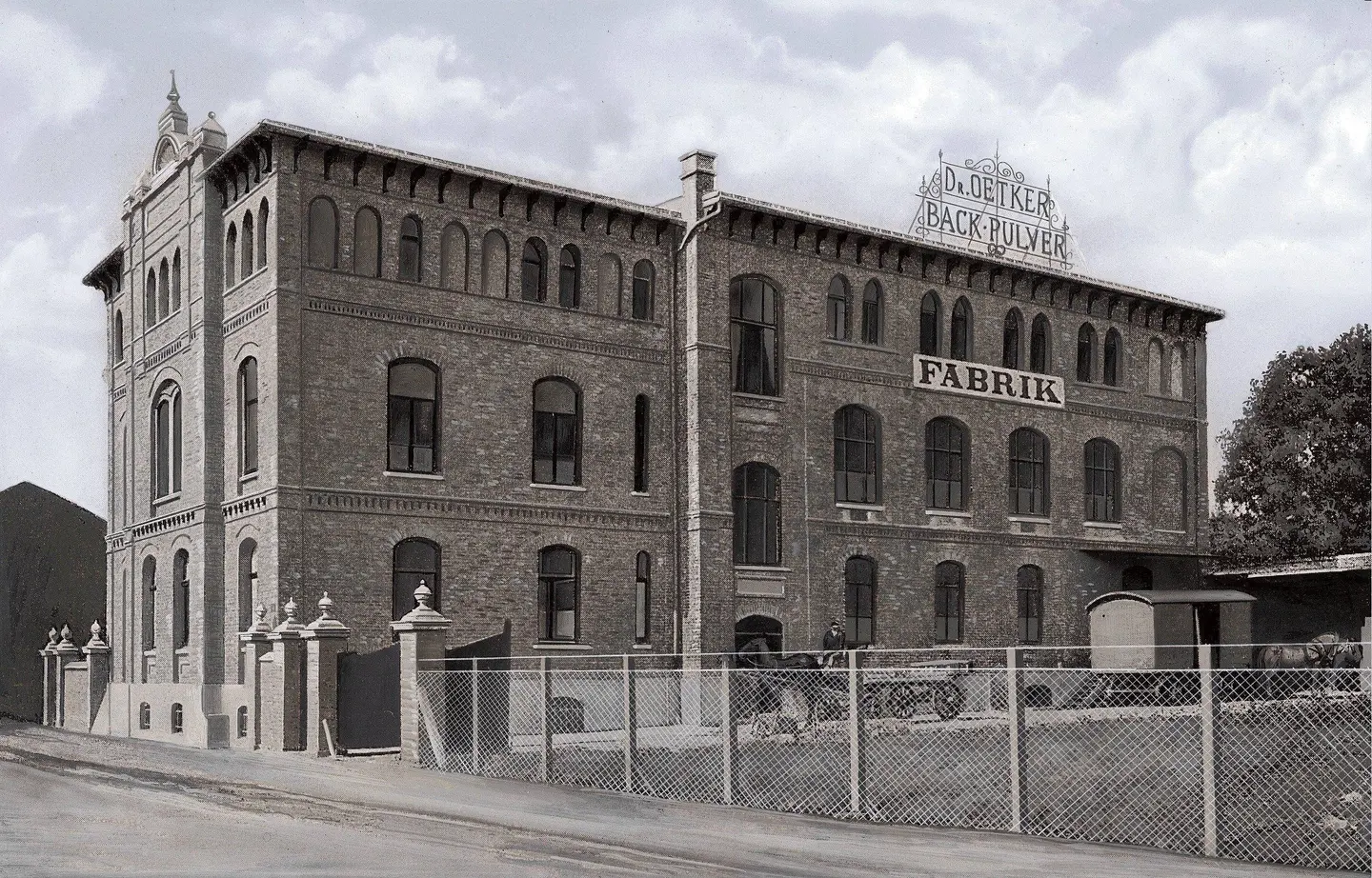 Picture - The new factory building on Lutterstraße in 1902